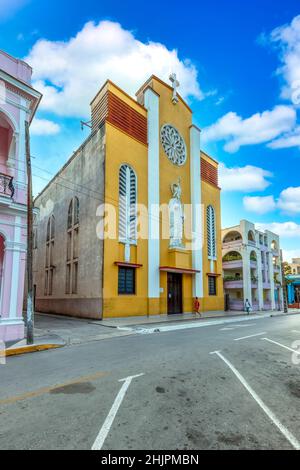 Kathedrale San Eugenio de la Palma. Außenfassade des Kirchengebäudes, Ciego de Avial, Kuba Stockfoto