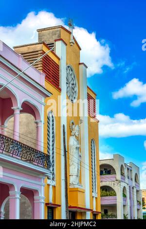 Kathedrale San Eugenio de la Palma. Außenfassade des Kirchengebäudes, Ciego de Avial, Kuba Stockfoto