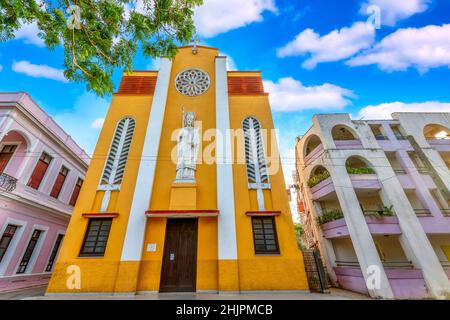 Kathedrale San Eugenio de la Palma. Außenfassade des Kirchengebäudes, Ciego de Avial, Kuba Stockfoto