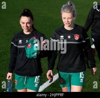 BILLERICAY, ENGLAND - JANUAR 30:L-R Coventry United LFC Freya Thomas und Coventry United LFC Mollie Green während der vierten Runde des FA Women's FA Cup Stockfoto