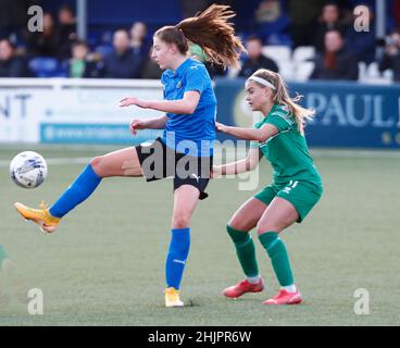 BILLERICAY, ENGLAND - JANUAR 30:Ruby Sealey (Drewe) von den Frauen der Stadt Billericay während der vierten Runde des FA Women's FA Cup zwischen Billericay Tow Stockfoto