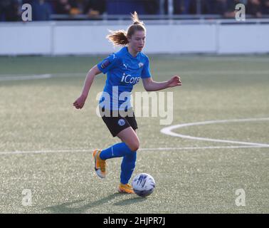 BILLERICAY, ENGLAND - JANUAR 30:Ruby Sealey (Drewe) von den Frauen der Stadt Billericay während der vierten Runde des FA Women's FA Cup zwischen Billericay Tow Stockfoto