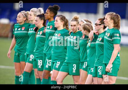 BILLERICAY, ENGLAND - JANUAR 30:L-R Coventry United Spieler warten auf Entzug Sie Strafen Coventry United LFC Mollie Green, Coventry United LFC Freya T Stockfoto