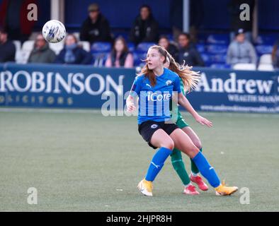 BILLERICAY, ENGLAND - JANUAR 30:Ruby Sealey (Drewe) von den Frauen der Stadt Billericay während der vierten Runde des FA Women's FA Cup zwischen Billericay Tow Stockfoto