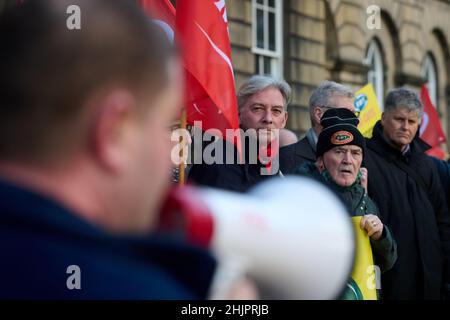 Edinburgh Schottland, Großbritannien Januar 31 2022. RMT Union Bahn-, Fähre- und Energiearbeiter marschieren von der Waverley Station zum Bute House, dem ersten Minister der schottischen Residenz, um gegen das Verhalten der schottischen Regierung in einer Reihe von Themen zu protestieren. Credit sst/alamy live News Stockfoto