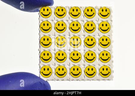 Smiley Face Acid Trips, Blotting-Papier mit dem Medikament L.S.D.- Lyserginsäure Diethylamid imprägniert. Stockfoto