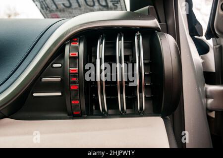 Innenraum eines BYD Yuan Plus, wie auf einer Probefahrt in Shanghai, China, abgebildet. Stockfoto