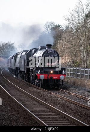 Leander (BR 45690) als 'THE WINTER CUMBRIAN MOUNTAIN EXPRESS (LONDON EUSTON - CARLISLE)', 29th. Januar 2022, auf der Durchreise durch Long Preston. Stockfoto