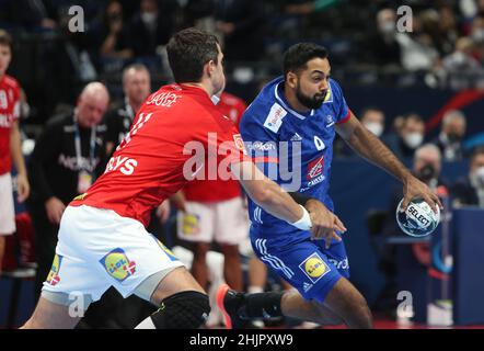 Melvyn Richardson aus Frankreich und Rasmus Lauge aus Dänemark während des EHF Men's Euro 2022, Placement Match 3/4 Handballmatches zwischen Frankreich und Dänemark am 30. Januar 2022 in der Budapest Multifunctional Arena in Budapest, Ungarn - Foto Laurent Lairys / MAXPPP Stockfoto