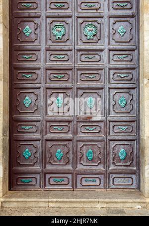 Verzierte Tür, Duomo di San Giorgio Martyre, Caccamo, Sizilien, Italien Stockfoto