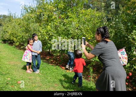 Herbstkürbis Familie Stockfoto