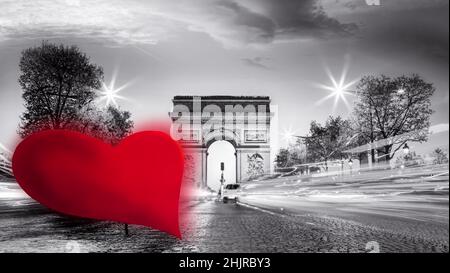 Arc de Triumph gegen den roten herat auf der Champs-Elysees-Straße, Happy Valentine's Day, Paris in Love, Frankreich Stockfoto