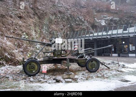 Grzadki, Polen - 10. Januar 2022. Projekt Riese, Komplex Rzeczka. Die nazis bohrten hier im Jahr WW2 etwa 500 Meter unterirdischer Tunnel. Es ist loca Stockfoto