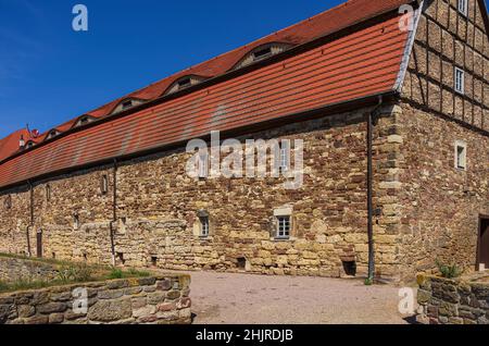 An der Schmücke, Heldrungen, Thüringen, Deutschland: Teil des Gebäudebestandteils der Festung Heldrungen, einer Wasserburg aus dem Jahr 13th CT. Stockfoto