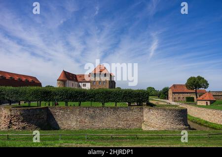 An der Schmücke, Heldrungen, Thüringen, Deutschland: Schloss Heldrungen, eine Wasserburg aus dem 13th. Jahrhundert. Stockfoto