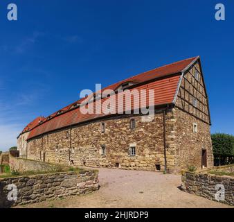 An der Schmücke, Heldrungen, Thüringen, Deutschland: Teil des Gebäudebestandteils der Festung Heldrungen, einer Wasserburg aus dem Jahr 13th CT. Stockfoto