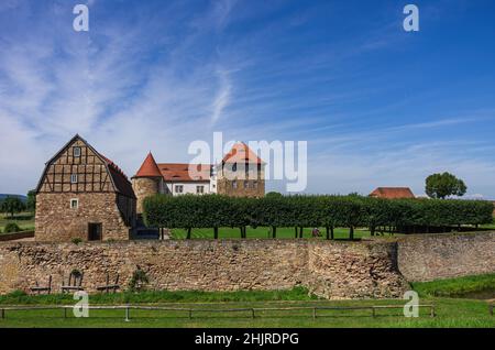 An der Schmücke, Heldrungen, Thüringen, Deutschland: Schloss Heldrungen, eine Wasserburg aus dem 13th. Jahrhundert. Stockfoto