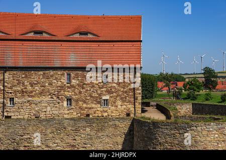 An der Schmücke, Heldrungen, Thüringen, Deutschland: Schloss Heldrungen, eine Wasserburg aus dem 13th. Jahrhundert. Stockfoto