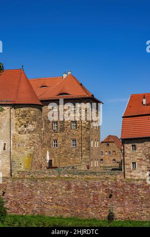 An der Schmücke, Heldrungen, Thüringen, Deutschland: Schloss Heldrungen, eine Wasserburg aus dem 13th. Jahrhundert. Stockfoto