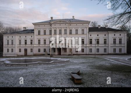 Jedlina-Zdroj, Polen - 12. Januar 2022. Projekt Riese, Schloss Jedlinka. Hier war der Sitz der nazi-Organisation Todt. Es befindet sich im Lower Stockfoto