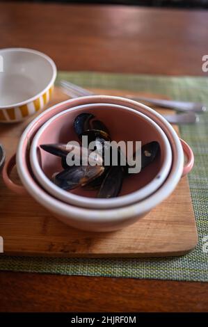 Das Abendessen wurde im Oh La Bistrot, einem großartigen Restaurant in Cartagena, vom französischen Küchenchef Gilles Dupart, Kolumbien, serviert Stockfoto