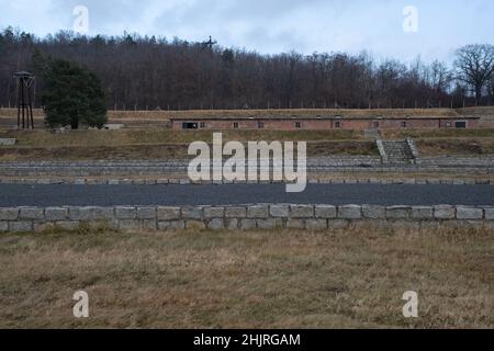 Rogoznica, Polen - 15. Januar 2022. Konzentrations- und Arbeitslager Gross-Rosen (Rogoznica). Gedenkstätte. Selektiver Fokus. Sonniger Wintertag Stockfoto