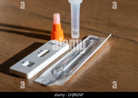 SARS-Cov-2 Schnelltest für den Heimgebrauch. Stockfoto