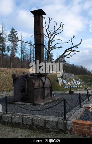 Rogoznica, Polen - 15. Januar 2022. Konzentrations- und Arbeitslager Gross-Rosen (Rogoznica). Krematorium. Gedenkstätte. Selektiver Fokus. Im Winter sonnig Stockfoto