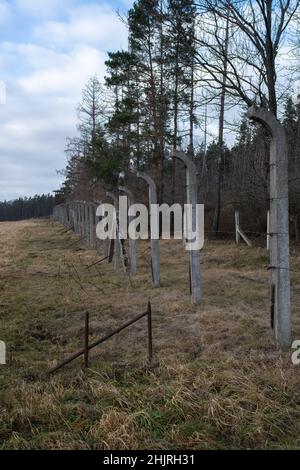 Rogoznica, Polen - 15. Januar 2022. Konzentrations- und Arbeitslager Gross-Rosen (Rogoznica). Gedenkstätte. Selektiver Fokus. Sonniger Wintertag Stockfoto