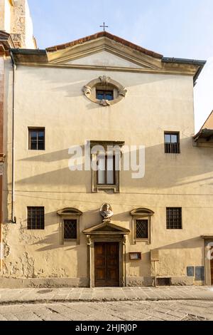 Florenz, Italien. Januar 2022. Die Außenfassade des Oratoriums von San Tommaso d'Aquino im historischen Zentrum der Stadt Stockfoto