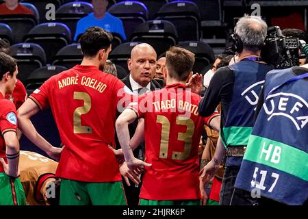 AMSTERDAM, NIEDERLANDE - 31. JANUAR: Team Portugal, Trainer Jorge Braz aus Portugal beim Viertelfinale der Männer im Futsal Euro 2022 zwischen Portugal und Finnland am 31. Januar 2022 im Ziggo Dome in Amsterdam, Niederlande (Foto: Jeroen Meuwsen/Orange Picles) Stockfoto