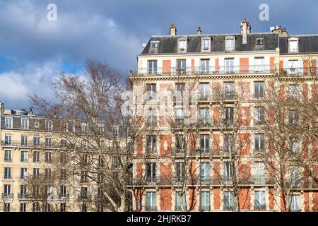 Paris, schöne Gebäude rue Saint-Jacques im 14e Arrondissement, im Winter Stockfoto