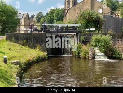 Sommeransicht der Locks der Sowerby Bridge auf dem Rochdale Canal Stockfoto