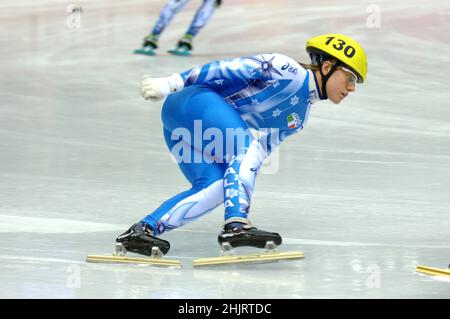 Turin Italien 2006-02-22: Turin 2006 Olympische Winterspiele, Kurzbahn-Finalstaffel weiblich 3000MT : Capurso Marta, Skater der italienischen National Short Track während des Rennens Stockfoto