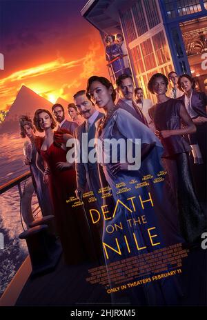 Death on the Nil (2020) von Kenneth Branagh mit Tom Bateman, Annette Bening und Gal Gadot. Agatha Christies beliebter belgischer Detektiv Hercule Poirot kehrt zurück, um den Mord an einem wohlhabenden Sozialisten während eines Urlaubs in Ägypten zu untersuchen. US-Poster mit einem Blatt ***NUR FÜR REDAKTIONELLE ZWECKE***. Quelle: BFA / Twentieth Century Studios Stockfoto