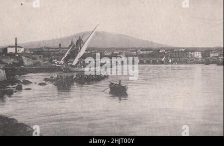 Hafen von Catania mit dem Ätna in der Ferne. Italien. Sizilien (1923) Stockfoto