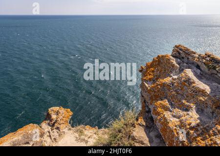 Blick von der Spitze des Kaps Kaliakra in der südlichen Dobrudscha-Region der nördlichen bulgarischen Schwarzmeerküste Stockfoto