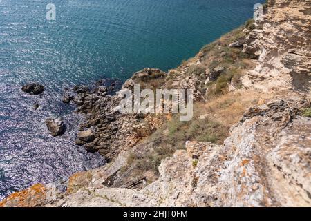 Blick von der Spitze des Kaps Kaliakra in der südlichen Dobrudscha-Region der nördlichen bulgarischen Schwarzmeerküste Stockfoto