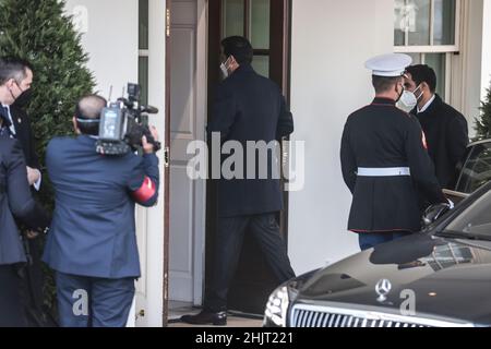 Washington, USA. 31st Januar 2022. Emir Tamim bin Hamad al-Thani aus Katar trifft am 31. Januar 2022 in Washington, DC, im Weißen Haus ein. (Foto von Oliver Contreras/Sipa USA) Quelle: SIPA USA/Alamy Live News Stockfoto