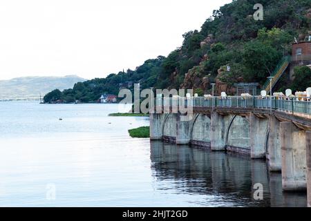 Hartbeespoort-Staudamm, auch bekannt als Harties, in der Nordwestprovinz Südafrikas, Afrika Stockfoto