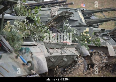 Starychi, Lvivska, Ukraine. 20th September 2019. Ukrainischer Soldat im gepanzerten Fahrzeug während einer gemeinsamen militärischen Übung Rapid Trident 2019 im Internationalen Zentrum für Friedenssicherung und Sicherheit der Nationalen Akademie der Landstreitkräfte in der Nähe von Lviv gesehen. (Bild: © Mykola Tys/SOPA Images via ZUMA Press Wire) Stockfoto