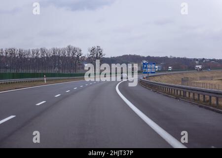 Die Autobahn A1 heißt offiziell Amber Highway in Polen in der Nähe der polnisch-tschechischen Grenze Stockfoto