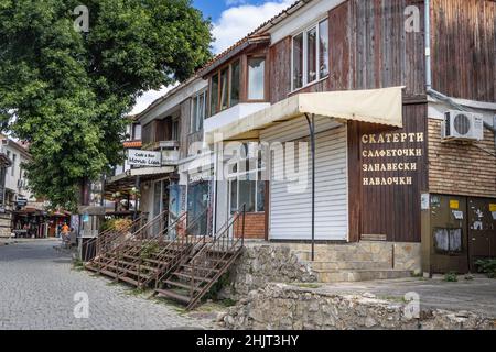 Gebäude im historischen Teil des Resorts Nesebar an der Schwarzmeerküste, in der Provinz Burgas, Bulgarien Stockfoto