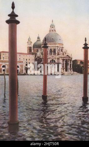 Santa Maria della Salute ist eine schöne Kirche am östlichen Ende des Canale Grande und erinnert an die Pest von 1630. Venedig (1923) Stockfoto