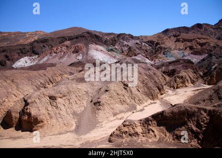 Die farbigen Felsdünen auf dem Artist's Drive in der Death Valley Desert in Kalifornien Stockfoto