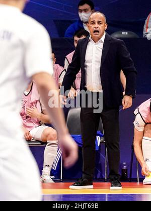 AMSTERDAM, NIEDERLANDE - 31. JANUAR: Cheftrainer Kaka aus Kasachstan schreit beim Viertelfinale der Männer im Futsal Euro 2022 zwischen Kasachstan und der Ukraine am 31. Januar 2022 im Ziggo Dome in Amsterdam, Niederlande (Foto: Jeroen Meuwsen/Orange Picles) Stockfoto