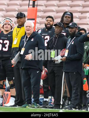 Menifee, Kalifornien, USA. 29th Januar 2022. 29. Jan 2022; Pasadena, CA USA; Verteidigungskoordinator des amerikanischen Teams WADE PHILLIPS beim Rose Bowl Final Score Nationalmannschaft: 24 Amerikanisches Team: 23 Mandatory Credit Zuma Press. (Bild: © Ardie Crenshaw/ZUMA Press Wire) Stockfoto