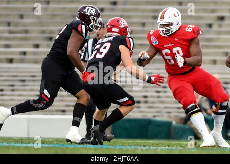 Menifee, Kalifornien, USA. 29th Januar 2022. 29. Jan 2022; Pasadena, CA, USA;Nationalspieler JARRID WILLIAMS (62) blockiert beim Rose Bowl Final Score Nationalmannschaft: 24 Amerikanisches Team:23 Pflichtgutschrift Zuma Press. (Bild: © Ardie Crenshaw/ZUMA Press Wire) Stockfoto