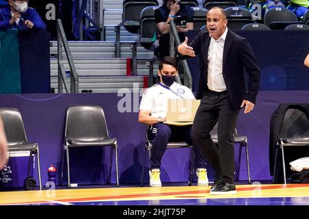 AMSTERDAM, NIEDERLANDE - 31. JANUAR: Cheftrainer Kaka aus Kasachstan schreit beim Viertelfinale der Männer im Futsal Euro 2022 zwischen Kasachstan und der Ukraine am 31. Januar 2022 im Ziggo Dome in Amsterdam, Niederlande (Foto: Jeroen Meuwsen/Orange Picles) Stockfoto