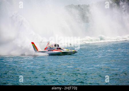 Detroit Wasserflugzeug-Bootsrennen in der Nähe von Belle Isle Stockfoto